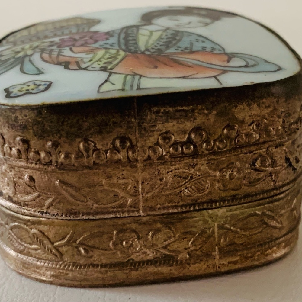 Vintage Asian porcelain shard lid metal silver trinket box - Picture 9 of 9